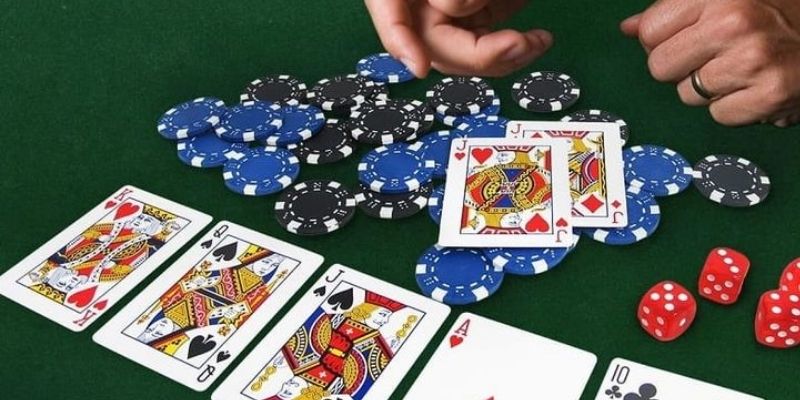 Ù là tình huống khi người chơi hoàn thành toàn bộ các nhóm bài hợp lệ